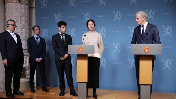 Pressekonferanse med statsminister Støre og familien til fredsprisvinneren.