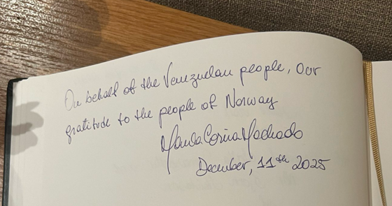 Bilde av Maria Corina Machados hilsen til det norske folk i statsministerboligens gjestebok.