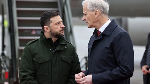 President Zelenskyj i samtale med statsminister Støre.