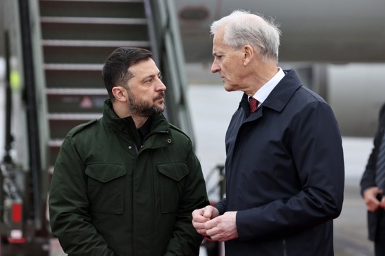 President Zelenskyj i samtale med statsminister Støre.