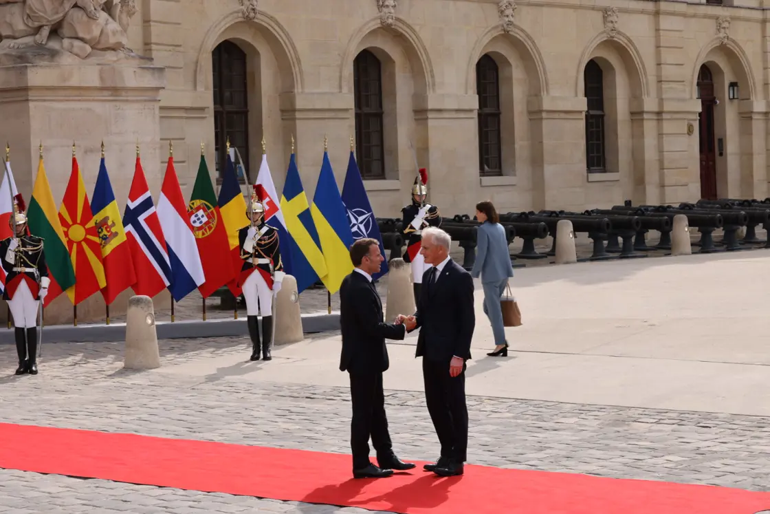 Frankrikes president Emmanuel Macron og statsminister Jonas Gahr Støre