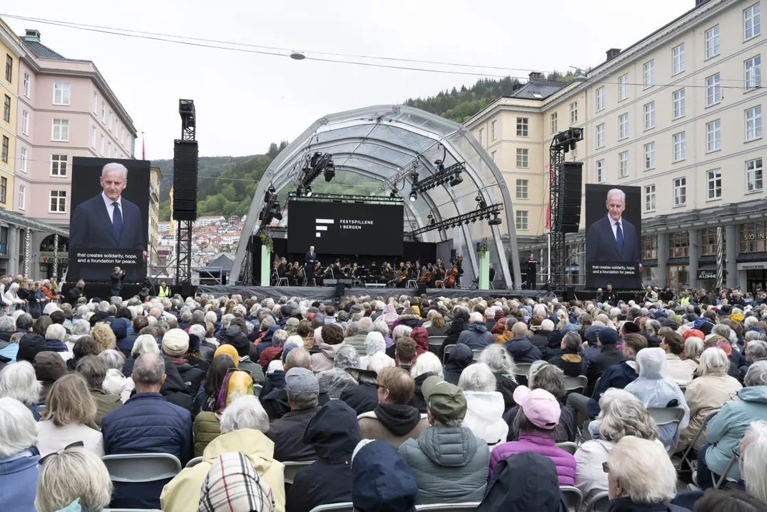 The Prime Minister on stage at Torgallmenningen in Bergen.