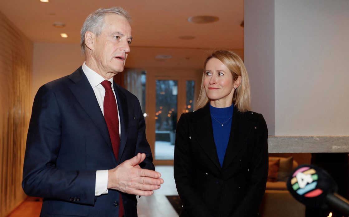 Statsminister Støre og EUs utenrikssjef Kaja Kallas møter pressen i statsministerboligen.