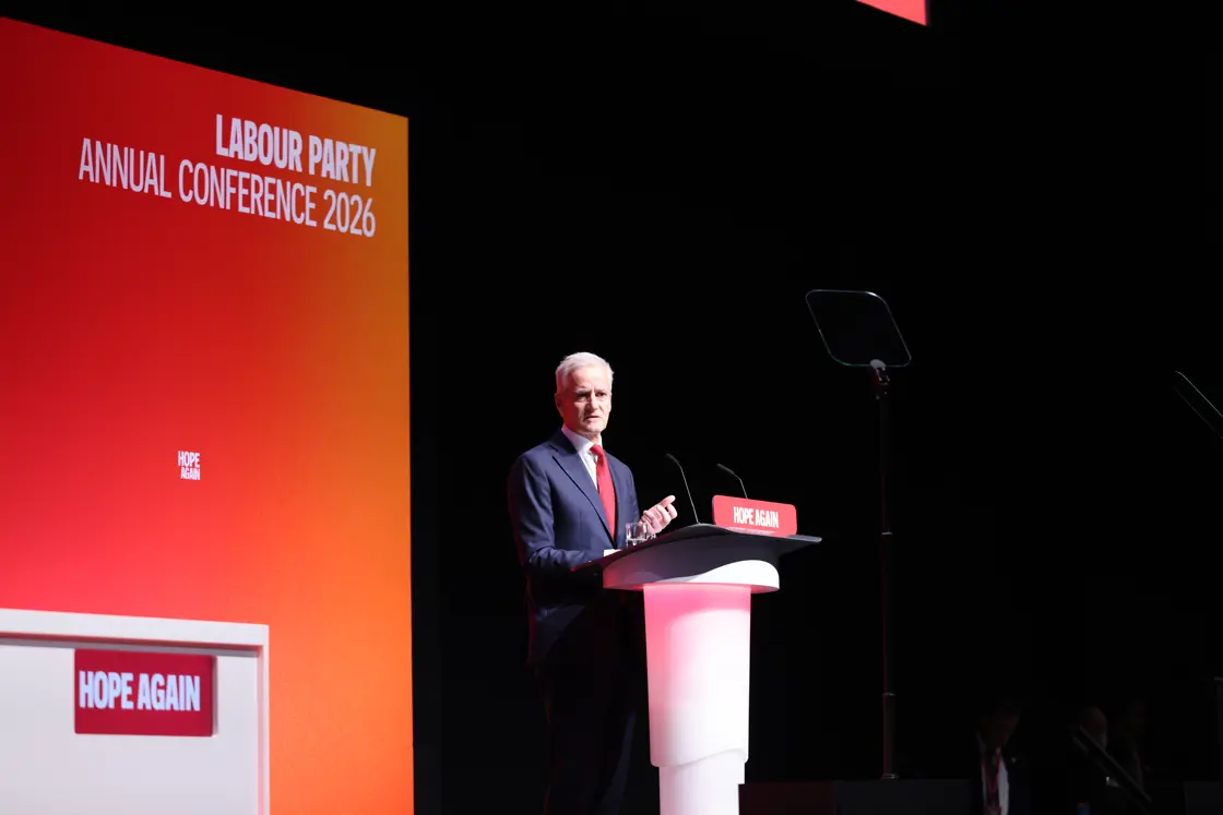 Prime Minister Støre on stage.