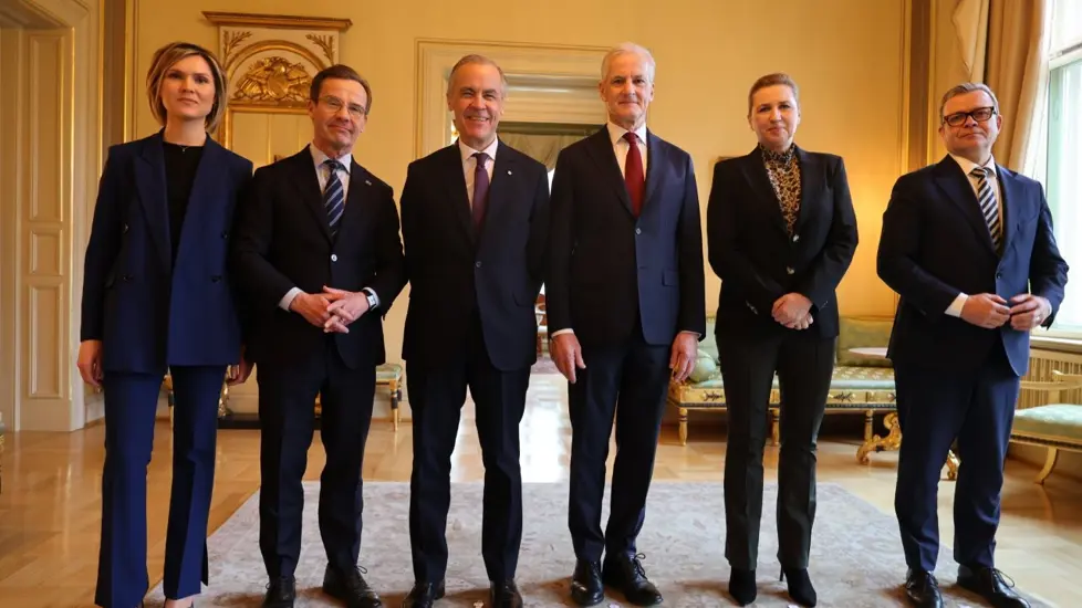 Gruppebilde av de seks statsministrene.