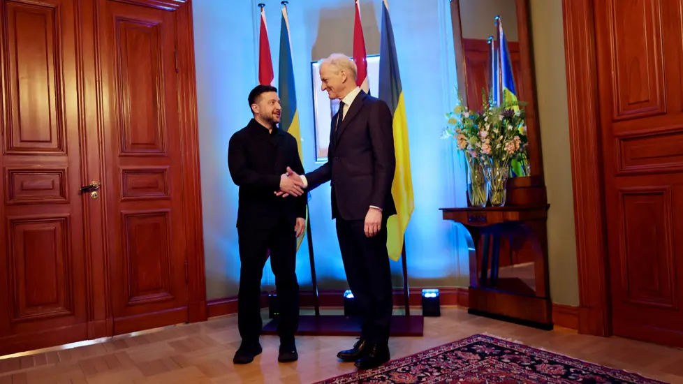 Statsminister Jonas Gahr Støre og Ukrainas president Volodymyr Zelenskyj er enige om at Norge og Ukraina skal styrke samarbeidet om forsvar og sikkerhet.