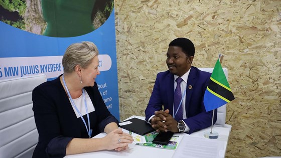 Utviklingsminister Anne Beathe Tvinnereim og Tanzanias minister for miljø og unionssaker Dr. Selemani Said Jafo  . Foto: Mariken Bruusgaard Harbitz