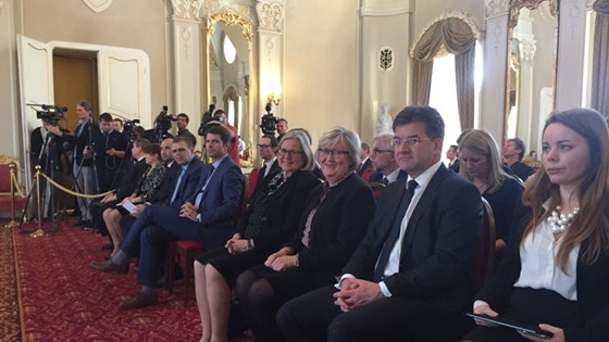 Slovakia's Foreign Minister, Miroslav Lajčák, and Minister of EEA and EU, Ms Elisabeth Aspaker (two and three from the right) have signed new MoUs on the EEA and Norway Grants. 113 million euros have been allocated to nine funds and programmes. Photo: Rune Bjåstad, MFA 