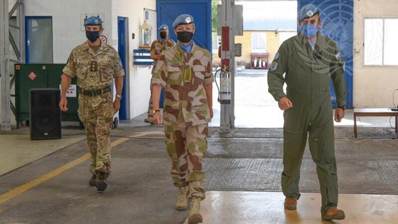 Generalmajor Ingrid Gjerde (i midten) fra Norge leder FNs militære fredsinnsats på Kypros. Foto: Luboš Podhorský, FN