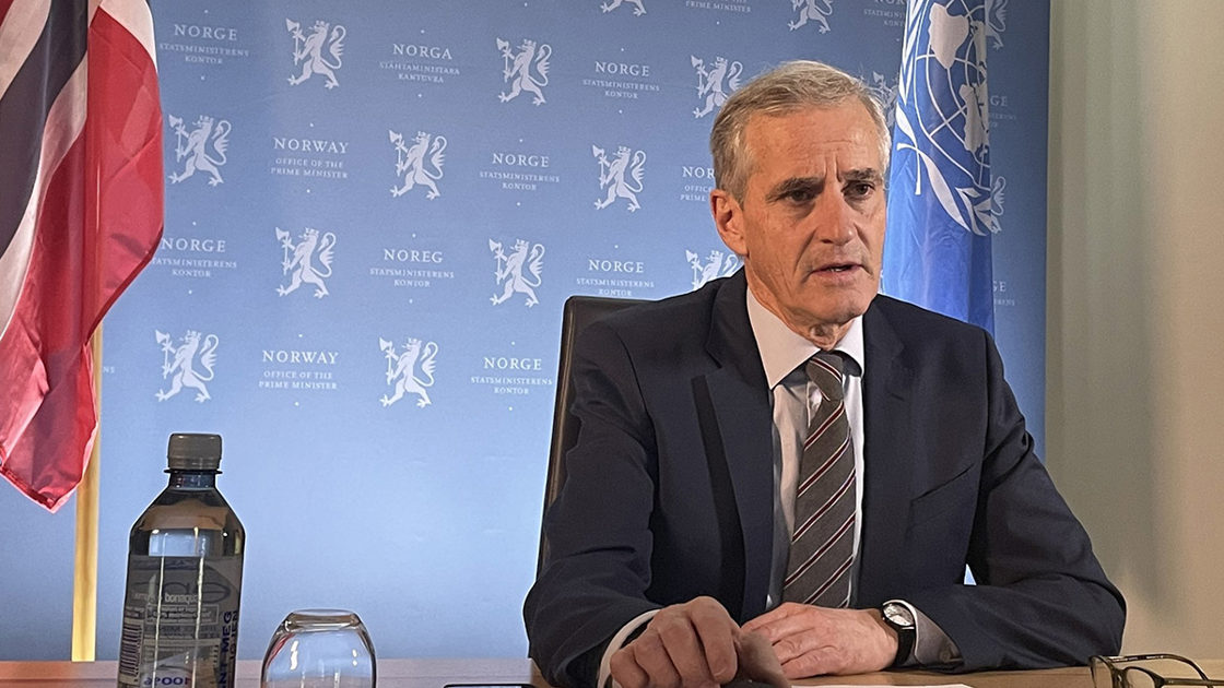 Jonas Gahr Støre holder sitt første innlegg i Sikkerhetsrådet som Norges statsminister. Han understreket behovet for et godt samarbeid mellom FN og Den afrikanske union (AU). Foto: Statsministerens kontor