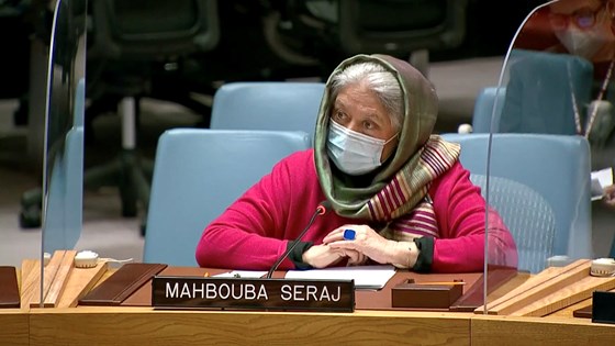 Den kvinnelige afghanske sivilsamfunnsrepresentanten Mahbouba Seraj orienterte Sikkerhetsrådet om situasjonen i Afghanistan. Seraj deltok også i møtene med Taliban i Oslo. Foto: FN