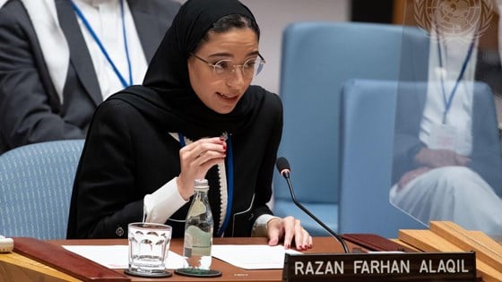 Razan Farhan Alaqil representerte sivilt samfunn da Sikkerhetsrådet møttes om samarbeidet mellom FN og Den arabiske liga.  Foto: FN