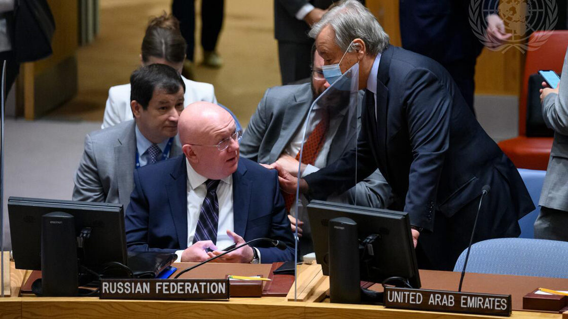 Vassily Nebenzia, Russlands FN-represenatnt (til venstre) og FNs generalsekretær António Guterres. Foto: FN