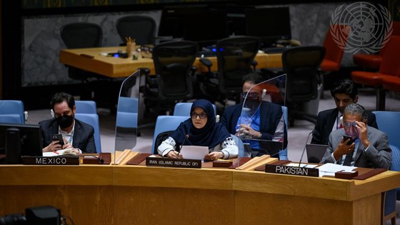 Zahra Ershadi (i midten), fra Irans FN-delegasjon . Foto: FN