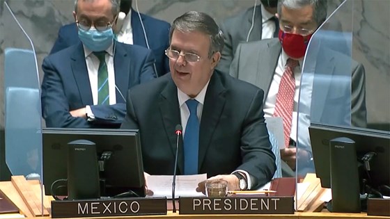 Mexicos utenriksminister Marcelo Ebrard Casaubon ledet møtet om konsekvensene av ulovlig handel med håndvåpen og lette våpen.  Foto: FN