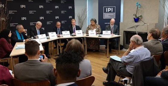 Utenriksministeren sitter i panel med blant andre utenriksminister Hanna Tetteh, tidligere statsminister i Australia Kevin Rudd og leder for International Peace Institute (IPI) Terje Rød-Larsen. Foto: FN-delegasjonen