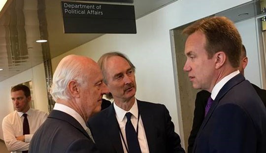 FNs spesialutsending til Syria, Staffan de Mistura, i samtale med utenriksministeren og ambassadør Geir O. Pedersen. Foto: Astrid Sehl, UD