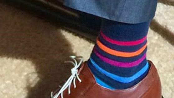 Regnbuesokkene tilhører Charles Radcliffe hos FNs høykommissær for menneskerettigheter. Radcliffe har mye av æren for FNs styrkede innsats for LHBT-personers rettigheter de siste årene. Foto: Kjersti Rødsmoen, UD