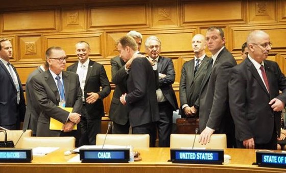 USAs utenriksminister John Kerry i samtale med Børge Brende i forkant av Palestina-møtet. Foto: Kari Ranheim Lome, FN-delegasjonen