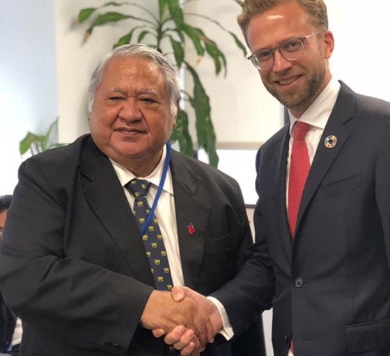 Utviklingsminister Nikolai Astrup med statsminister Tuila’epa Lupesoliai Neioti Aiono Sailele fra Samoa. Foto: Jenny Clemet von Tetzschner, UD