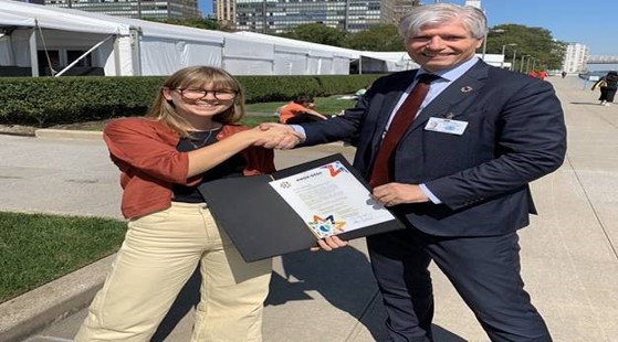 Ungdomsdelegat Sofie Nordvik og klima- og miljøminister Ola Elvestuen. Foto: FN-delegasjonen