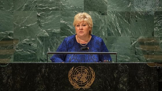 Statsminister Solberg påpekte fra talerstolen at politisk vilje for å oppnå bærekraftsmålene var viktig nå. Foto: Cia Pak , FN