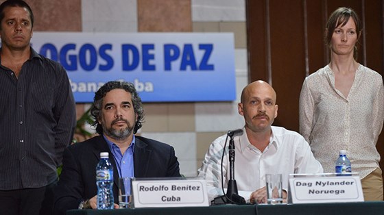 Rodolfo Benitez og Dag Nylander var med å legge til rette for fredssamtalene i Colombia. Foto: UD