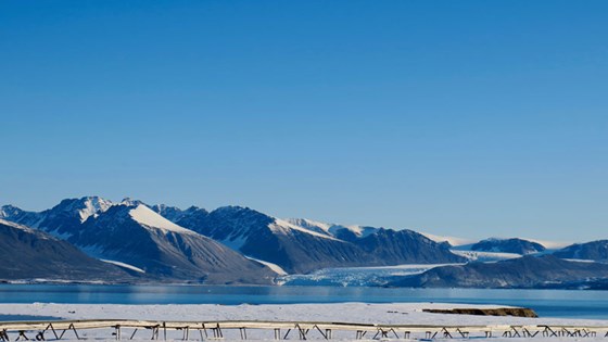 Reine og rike hav er en forutsetning for å sikre framtidas ressurser - her representert ved Svalbards kyst. Foto: Ingrid Kvammen Ekker, UD