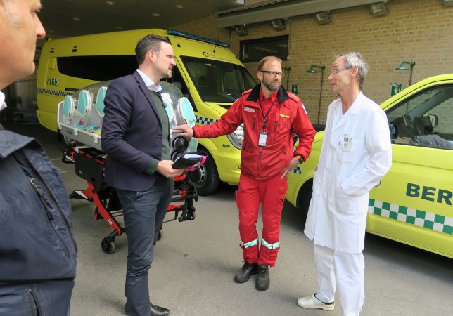 Utviklingsminister Dag-Inge Ulstein møtte ansatte ved Oslo Universitetssykehus Ullevål, for en orientering om norskstøttet innsats mot ebola i DR Kongo. Foto: Astrid Sehl, UD