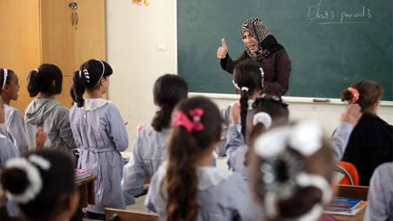 Palestinske flyktninger får undervisning.