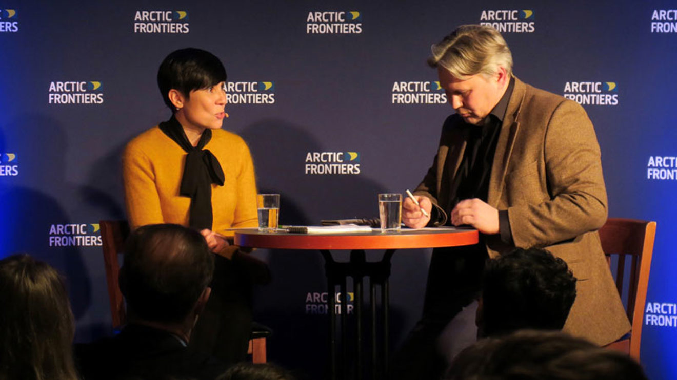 Utenriksminister Ine Eriksen Søreide og Skjalg Fjellheim, politisk redaktør i Nordlys. Foto: UD
