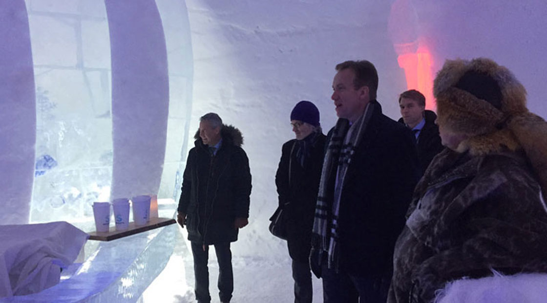 Utenriksminister Børge Brende under omvisning på snøhotell i Kirkenes. Foto: Ane Haavardsdatter Lunde, UD