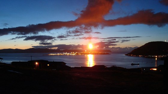 Snøhvit LNG (også kalt Hammerfest LNG) petroleumsanlegg på Melkøya utenfor Hammerfest. Anlegget tar imot naturgass fra Snøhvitfeltet i Barentshavet. Foto: Andreas Rümpel, wikipedia commons