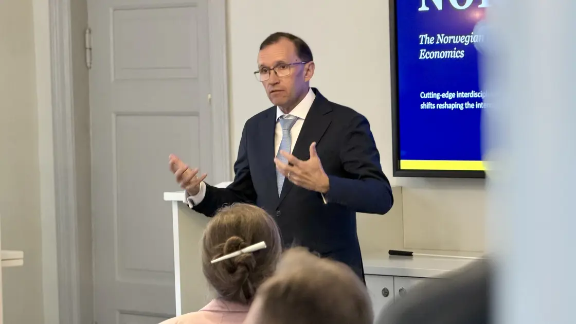 Eide på talerstolen