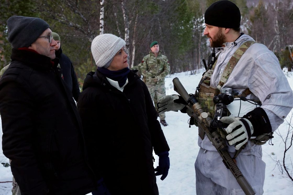 Utenriksministrene ute i felt