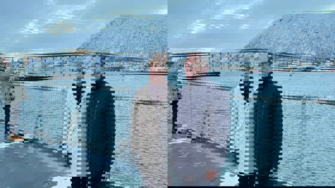 Kallas og Eide om bord på skip