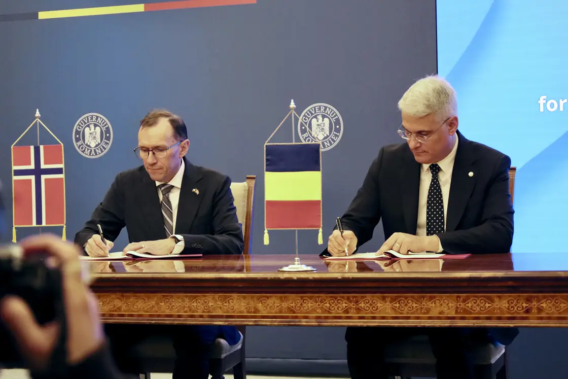 Eide signerer avtale med sin Rumenske motpart