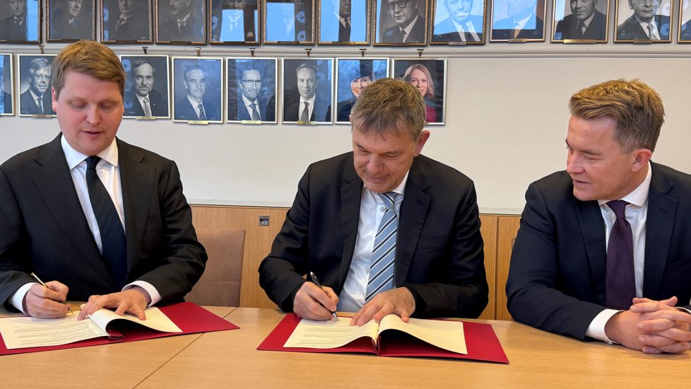 Bilde av signeringen