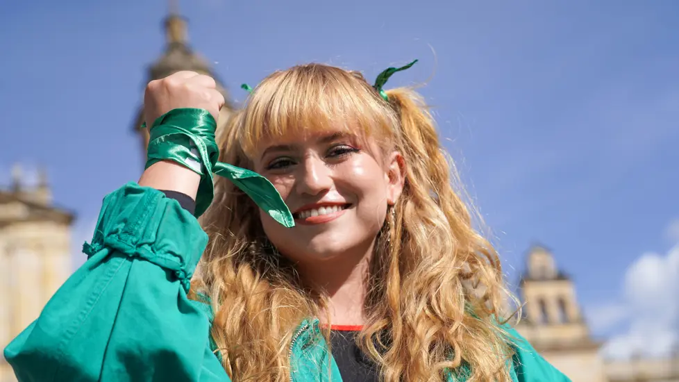 Bilde av aktivist som jobber for retten til abort i Colombia