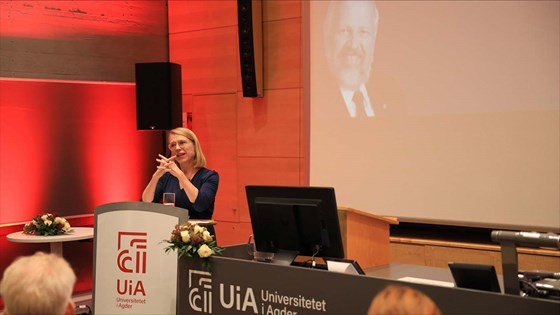 Utenriksminister Anniken Huitfeldt foreleser. Foto:  Jens Chr. Boysen, UD