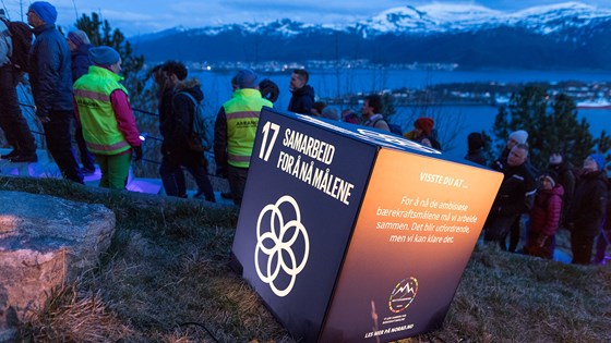 Nattevandringen for bærekraftmålene i Ålesund i april 2018. Foto: Eivind Oskarson, FN-sambandet