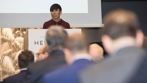 Utenriksminister Ine Eriksen Søreide holder sitt åpningsinnlegg på konferansen om å minimere bruken av høyanriket uran. Foto: Fotograf Nicki Twang