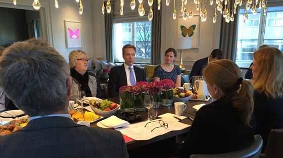Utenriksminister Børge Brende og EØS- og EU-minister Elisabeth Aspaker inviterte 15. mars til uformell høyttenkning om europeisk samarbeid. (Foto: Lars Nordrum, UD)