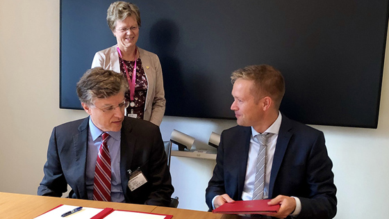 State Secretary Aksel Jakobsen (right) and Marcello Estevao, the World Bank. Credit: Guri Solberg, MFA