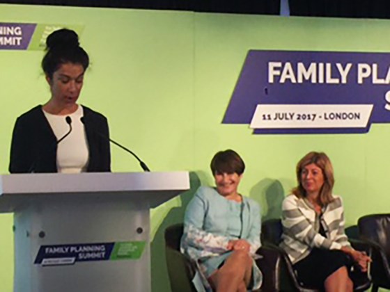 Statssekretær Laila Bokhari holder hovedinnlegg under Family Planning Summit i London. Foto: UD