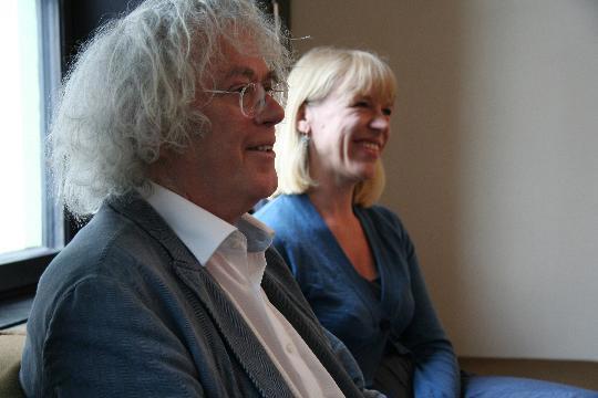 Kulturminister Anniken Huitfeldt tildelte forfatter Dag Solstad statens æreslønn 17. juni 2011.