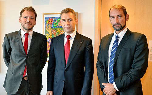 Barneminister Audun Lysbakken (t. v.) hadde torsdag møte med den russiske presidentens representant for barns rettar, Pavel Astakhov (i midten) og regiondirektør i Bufetat region Nord, Pål Christian Bergstrøm.