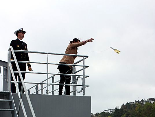 Politisk rådgiver Kathrine Raadim og brukerkoordinator i prosjektet fra Sjøforsvarets skoler, Tor Loddengaard ved åpningen av treningsanlegget