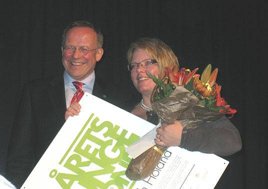 Landbruks- og matminister Lars Peder Brekk og Elisabeth Holand, Årets unge bonde 2011 under kåringen på Ås