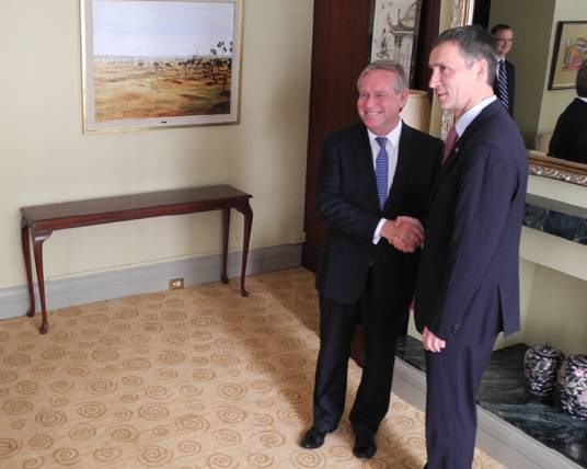 Statsministeren i Vest-Australia, Colin Barnett, og statsminister Jens Stoltenberg
